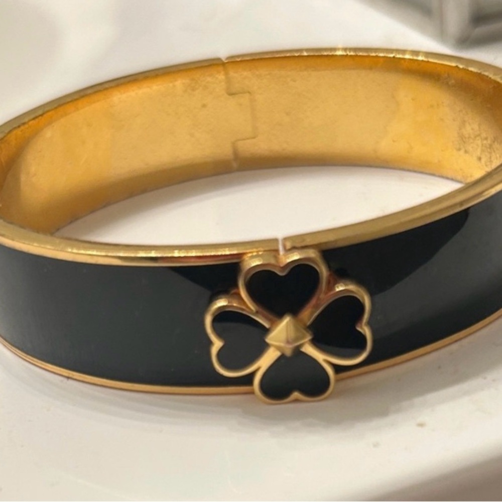♠️ Kate spade - 2 for 1 — Tee & bracelet- White & Yellow & black & gold bangle 🍍 - Picture 5 of 15